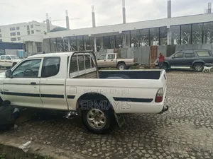Mitsubishi L200 2004 White