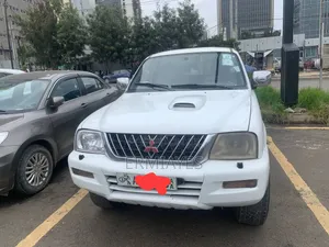 Mitsubishi L200 2004 White