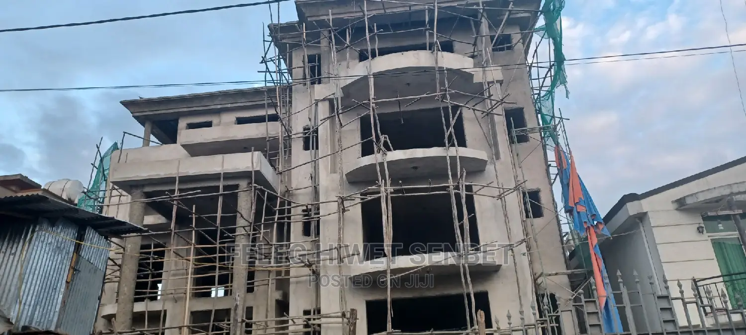 9bdrm House in አአ, Bole for sale