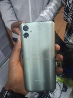 Samsung Galaxy F04 64 GB