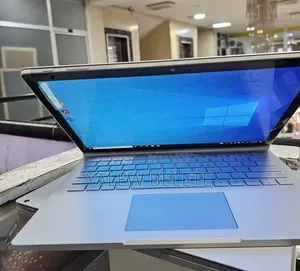 New Laptop Microsoft Surface Book 2 16GB Intel Core i7 SSD 256GB