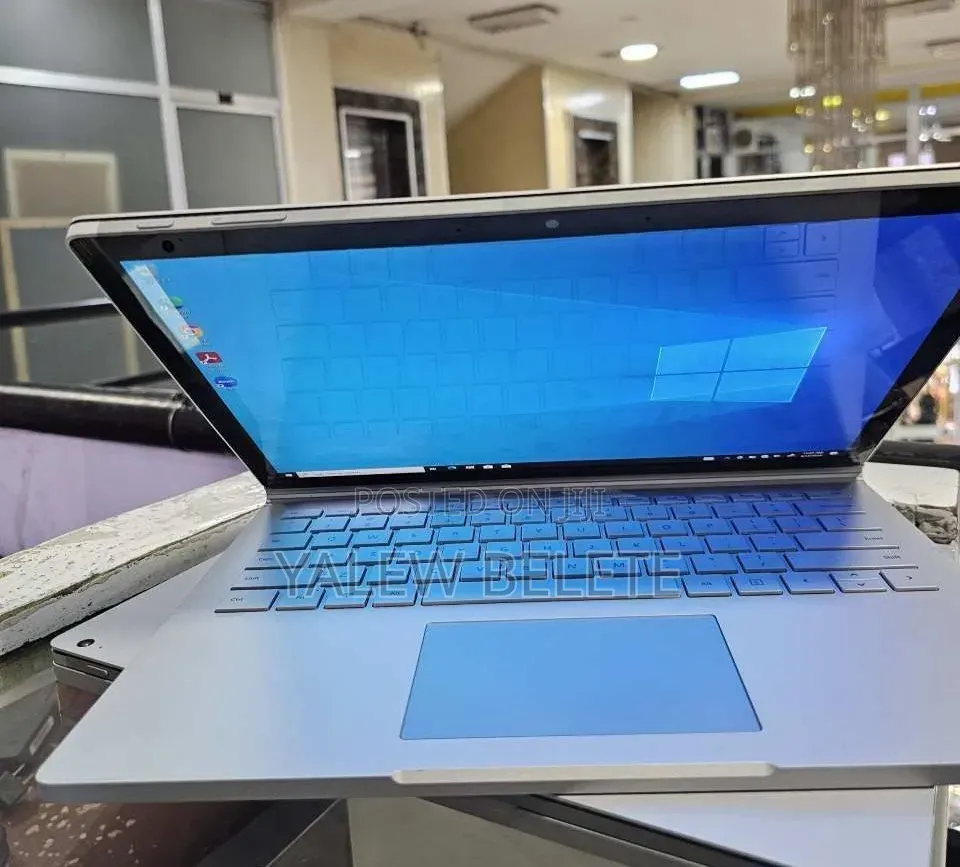 New Laptop Microsoft Surface Book 2 16GB Intel Core i7 SSD 256GB