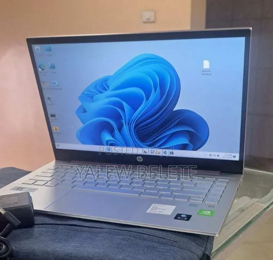 New Laptop Microsoft Surface Book 2 16GB Intel Core i7 SSD 256GB