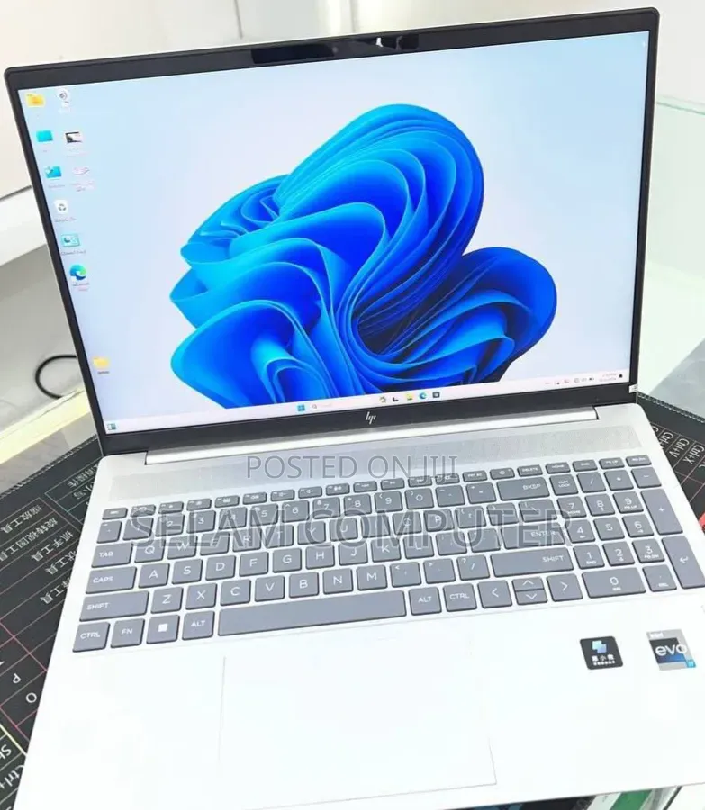 New Laptop HP Pavilion 15 8GB Intel Core i7 SSHD (Hybrid) 1T