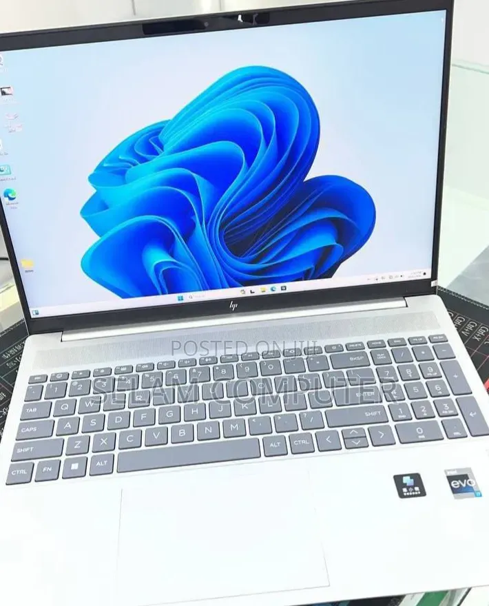 New Laptop HP Pavilion 15 8GB Intel Core i7 SSHD (Hybrid) 1T