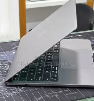 New Laptop Apple MacBook Pro 2022 M2 16GB Apple M2 SSD 256GB