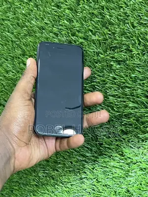 Apple iPhone SE (2022) 64 GB