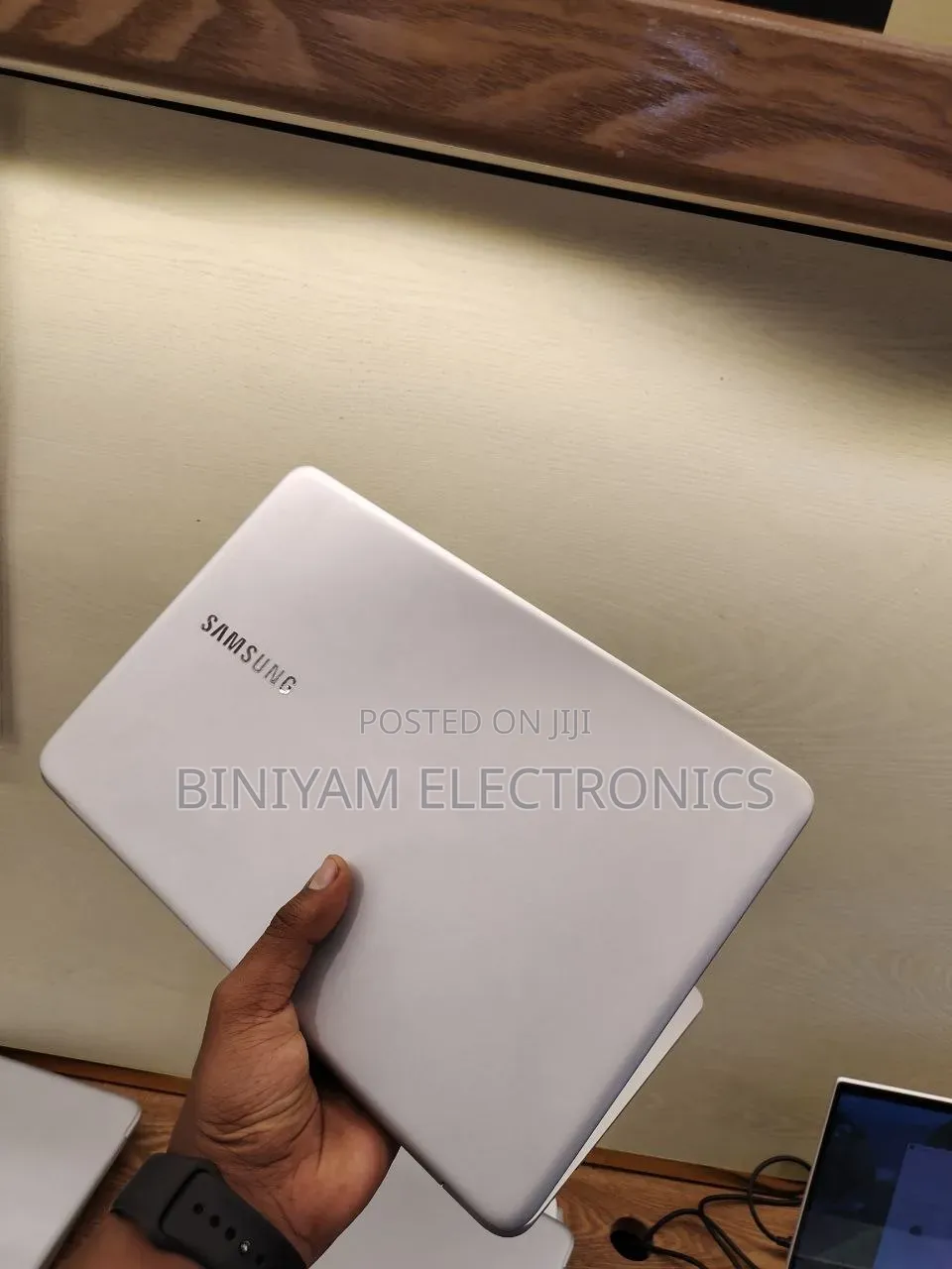 New Laptop Samsung Galaxy Book 2 8GB Intel Core i7 SSD 256GB