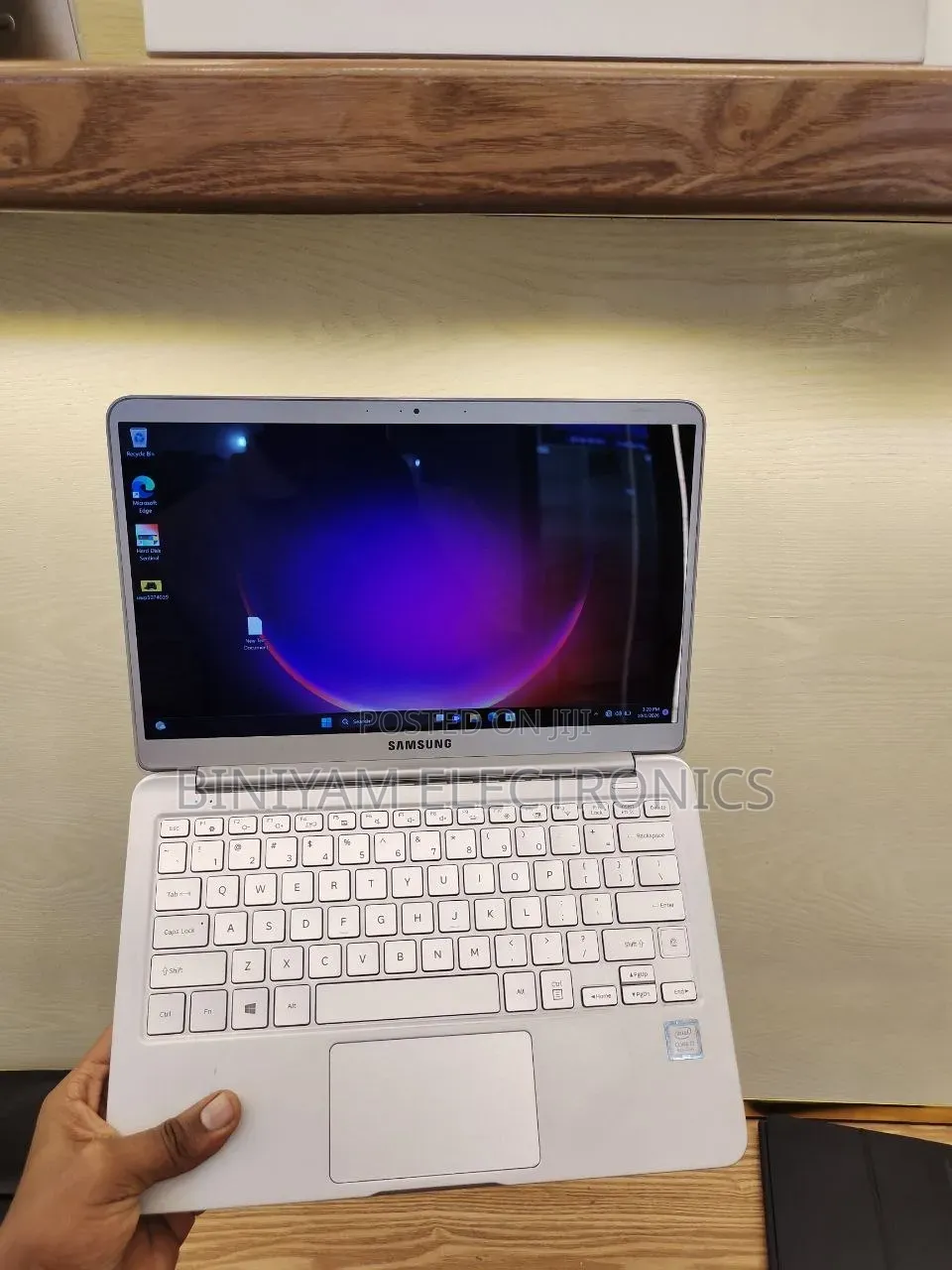 New Laptop Samsung Galaxy Book 2 8GB Intel Core i7 SSD 256GB