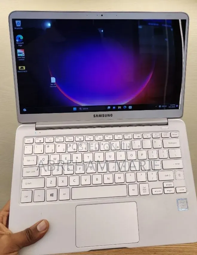 New Laptop Samsung Galaxy Book 2 8GB Intel Core i7 SSD 256GB