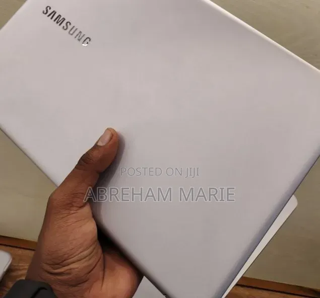 New Laptop Samsung Galaxy Book 2 8GB Intel Core i7 SSD 256GB