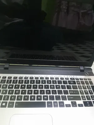 Laptop Toshiba Satellite C850 8GB Intel Core i5 HDD+SSD 1T