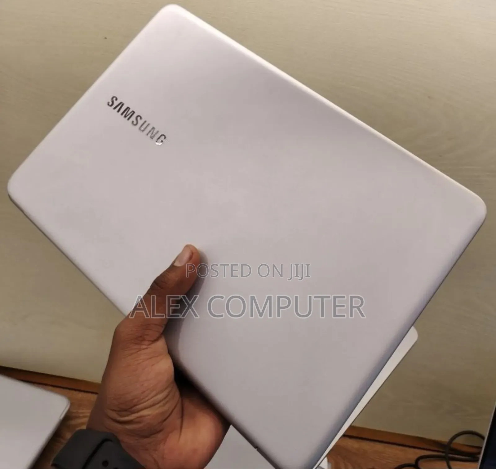 New Laptop Samsung Galaxy Book 2 8GB Intel Core i7 SSD 256GB
