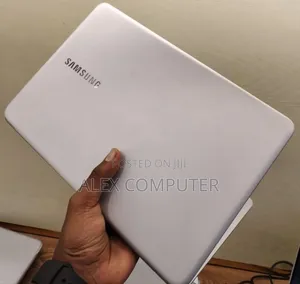 New Laptop Samsung Galaxy Book 2 8GB Intel Core i7 SSD 256GB