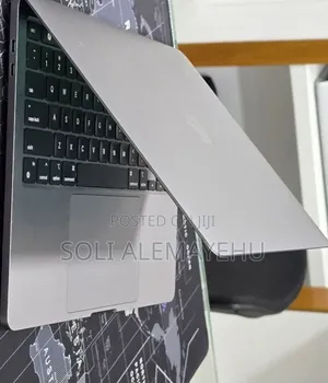 New Laptop Apple MacBook Pro 2022 M2 16GB Apple M2 SSD 256GB