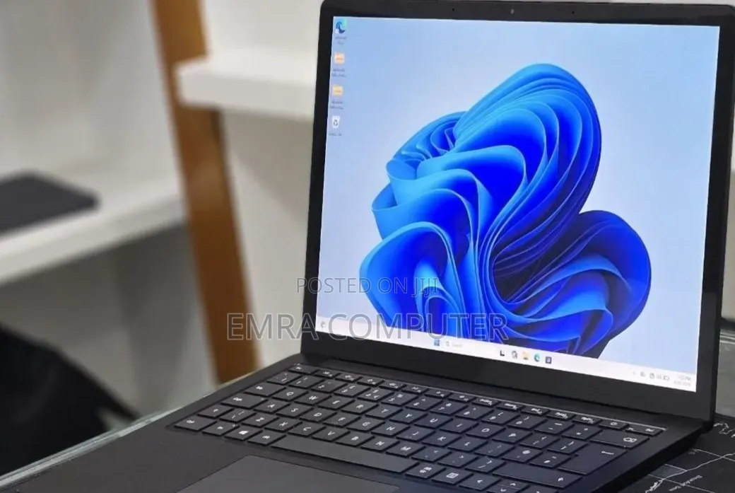New Laptop Microsoft Surface 16GB Intel Core i7 SSD 512GB