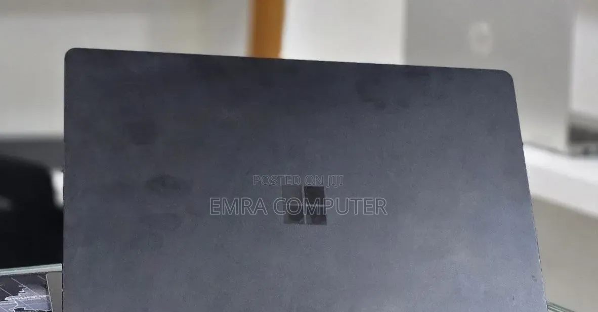 New Laptop Microsoft Surface 16GB Intel Core i7 SSD 512GB