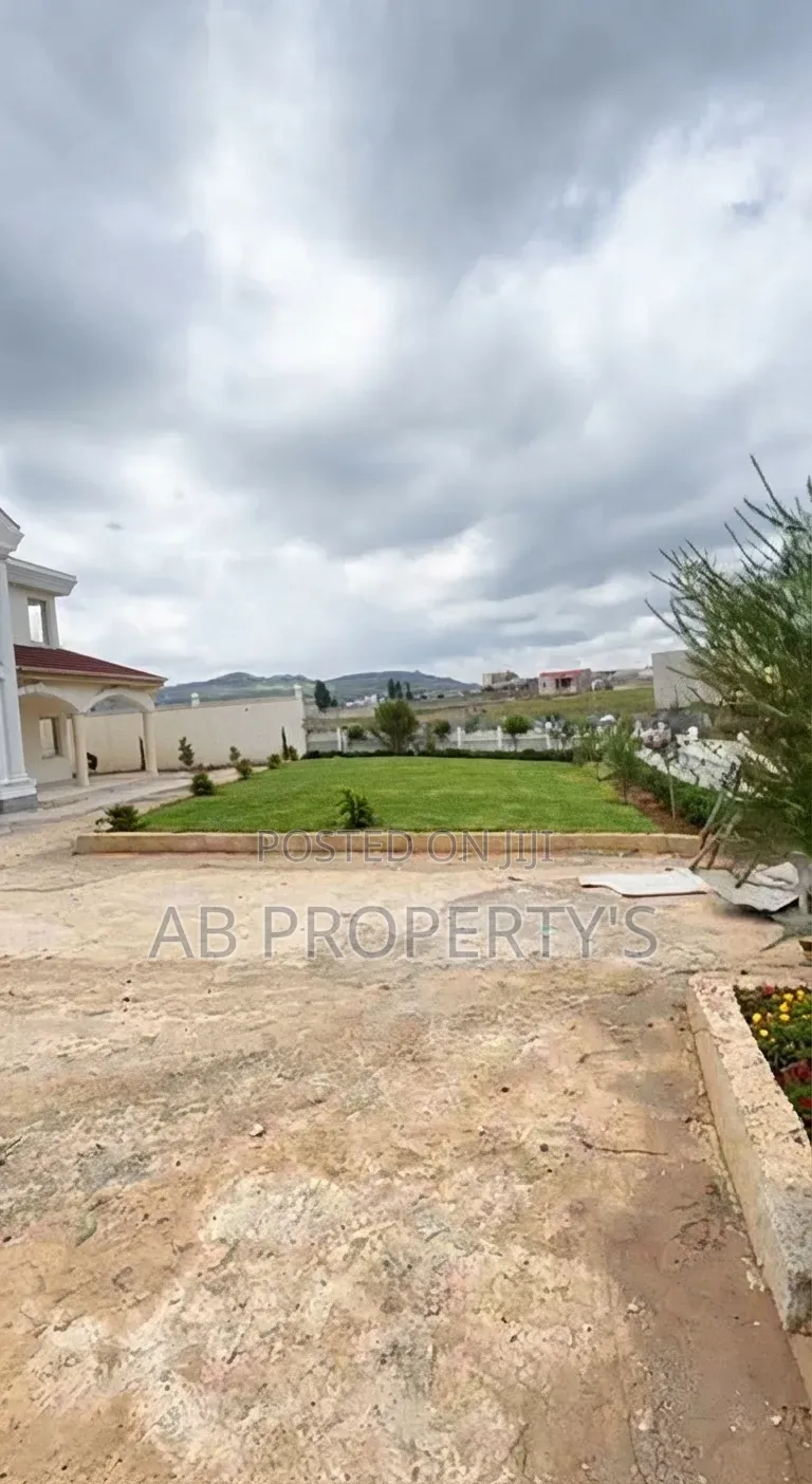 5bdrm Villa in ለገጣፎ Ccd, Yeka for sale