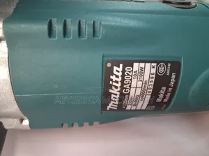 Makita Angle Grinder – Powerful & Reliable Performance