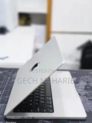 New Laptop Apple MacBook Pro 2024 M4 Pro 24GB Apple M4 Pro SSD 512GB