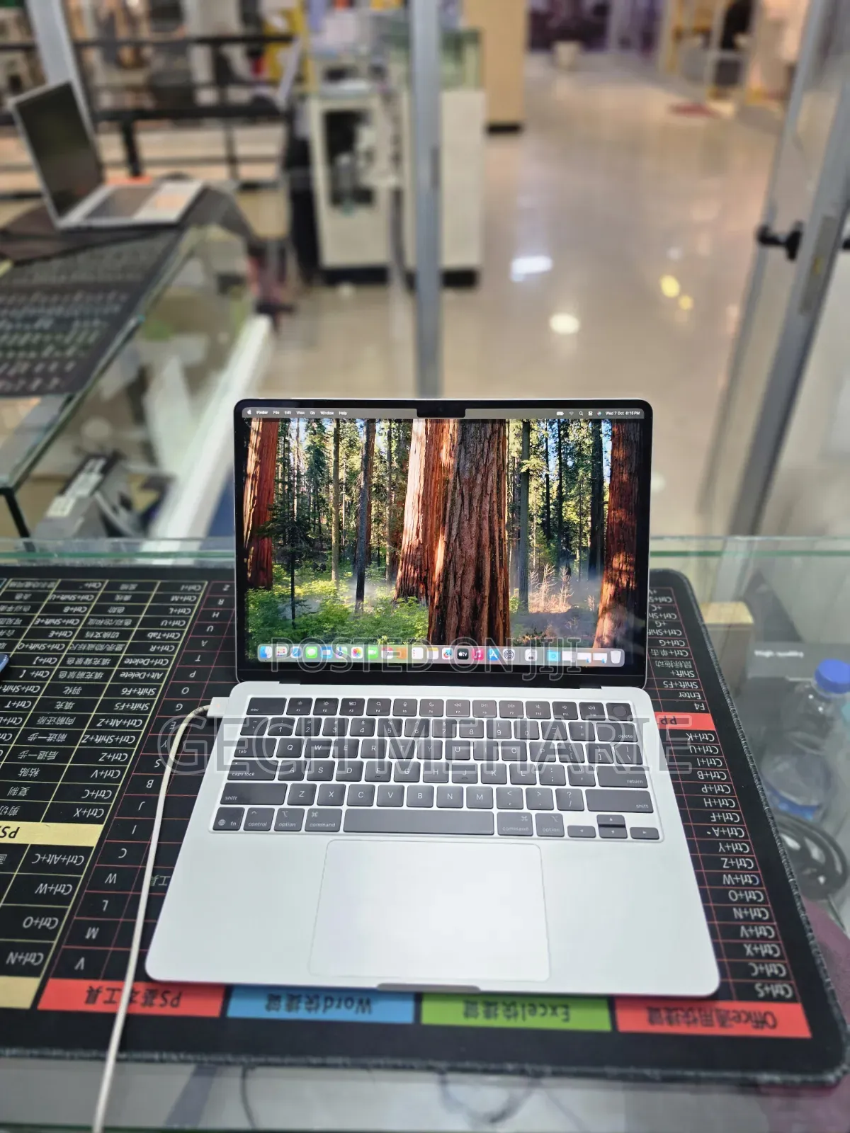 New Laptop Apple MacBook Air 2025 M4 16GB Apple M4 SSD 256GB