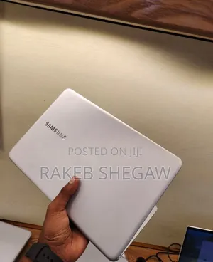 New Laptop Samsung Galaxy Book 2 8GB Intel Core i7 SSD 256GB