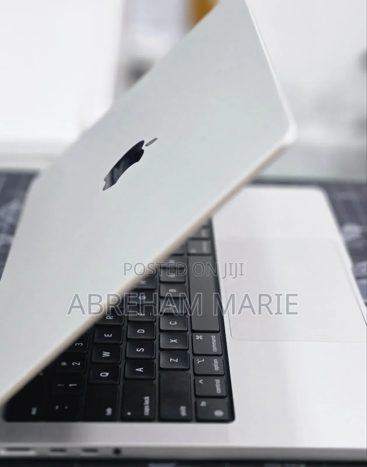 New Laptop Apple MacBook Pro 2024 M4 Pro 24GB Apple M4 Pro SSD 512GB