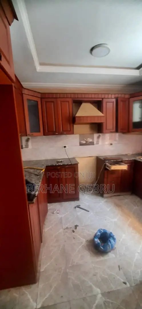 6bdrm House in G+1 House, Bole for rent