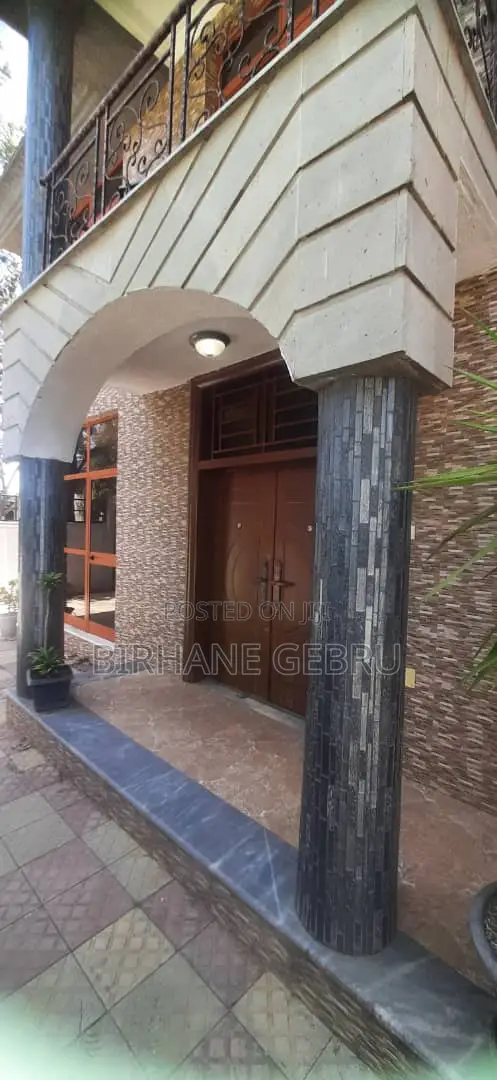 6bdrm House in G+1 House, Bole for rent
