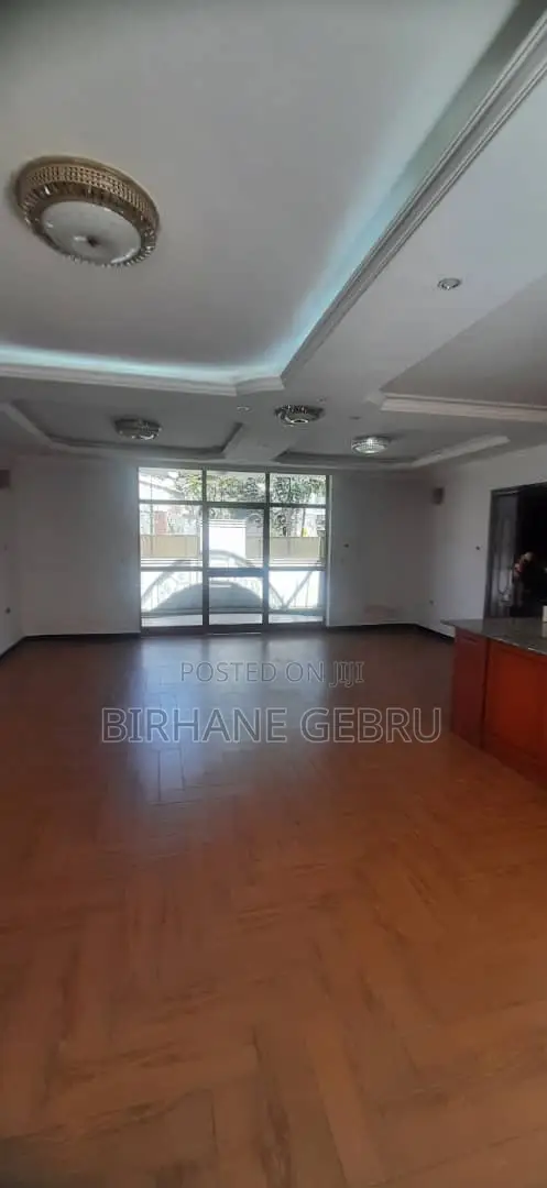 6bdrm House in G+1 House, Bole for rent