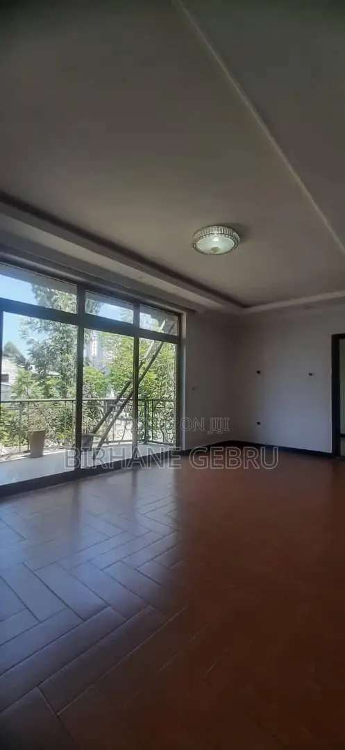 6bdrm House in G+1 House, Bole for rent