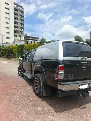 Toyota Hilux 2013 Black
