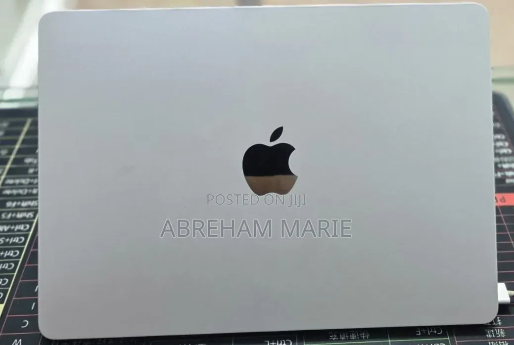 New Laptop Apple MacBook Air 2025 M4 16GB Apple M4 SSD 256GB