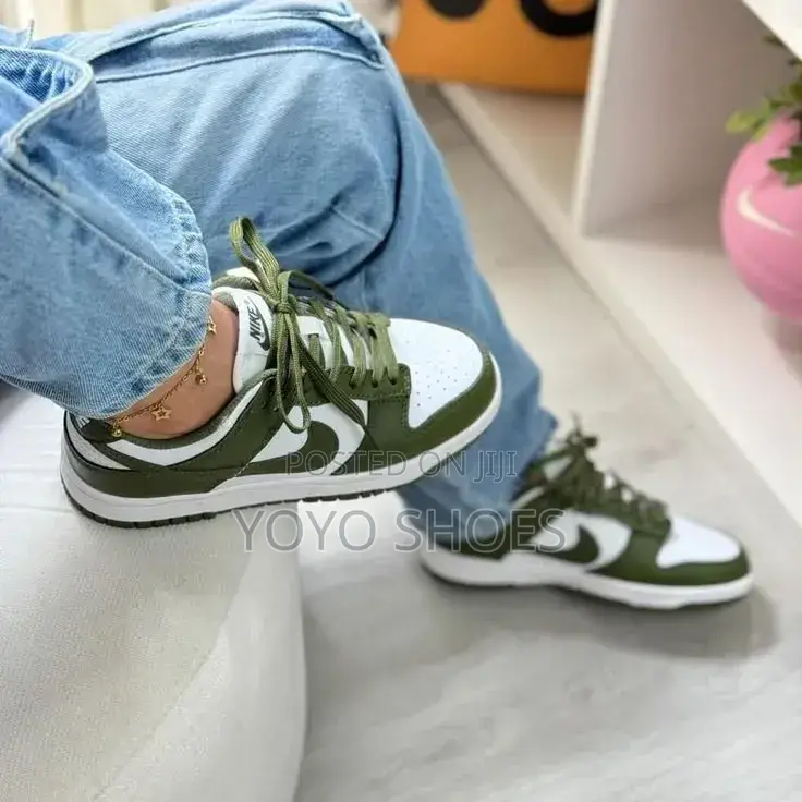 Nike Dunk Low 'Medium Olive' Unisex Fashion Sneakers