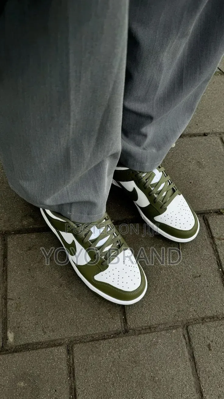 Nike Dunk Low 'Medium Olive' Unisex Fashion Sneakers