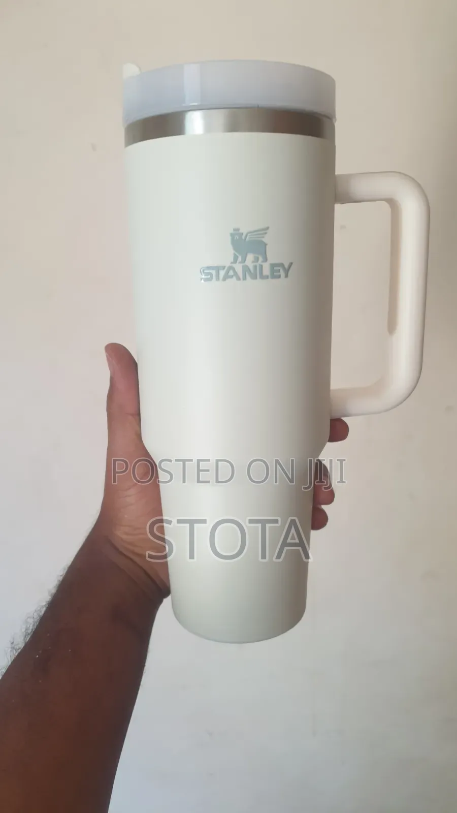 Stanley Cup With Straw ከለር አለው