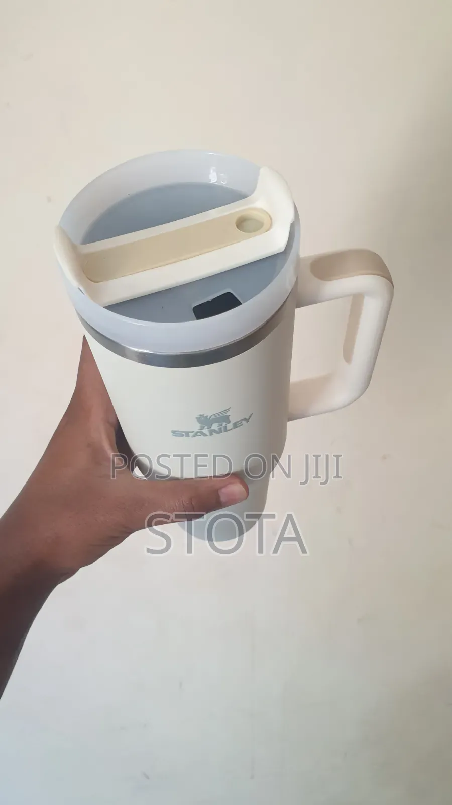 Stanley Cup With Straw ከለር አለው