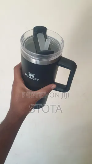 Stanley Cup With Straw ከለር አለው