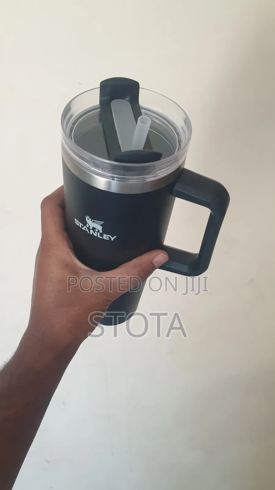 Stanley Cup With Straw ከለር አለው