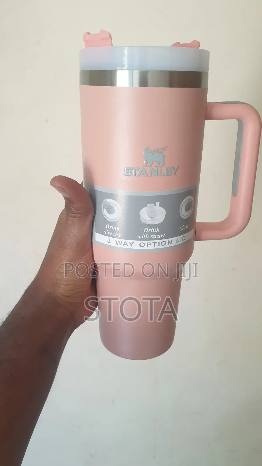 Stanley Cup With Straw ከለር አለው
