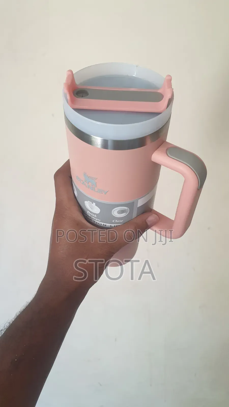 Stanley Cup With Straw ከለር አለው