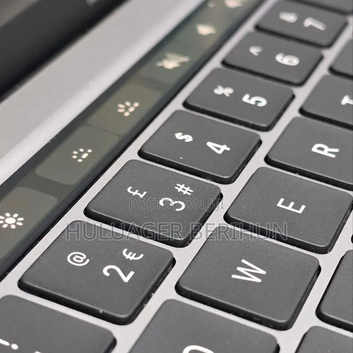 New Laptop Apple MacBook Pro 2020 M1 8GB Apple M1 SSD 512GB