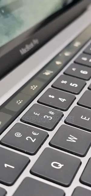 New Laptop Apple MacBook Pro 2020 M1 8GB Apple M1 Pro SSD 512GB