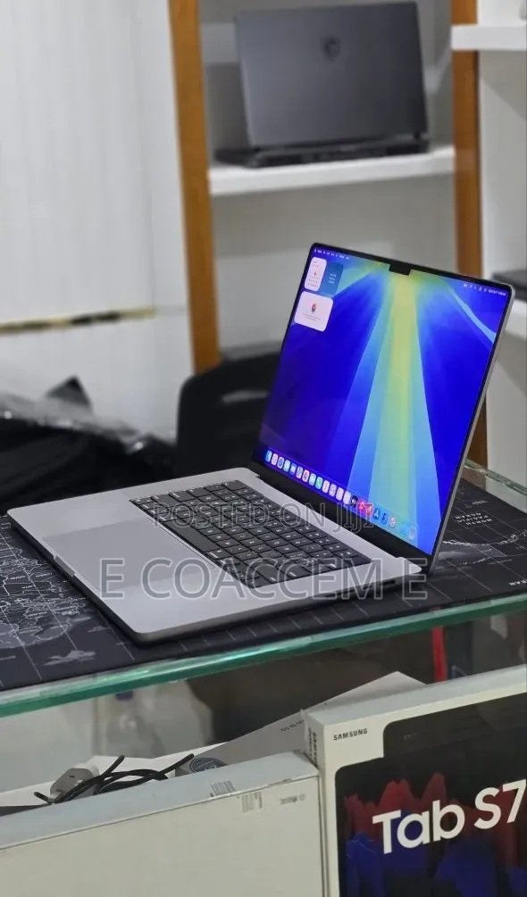New Laptop Apple MacBook Pro 2021 M1 Max 64GB Apple M1 SSD 1T