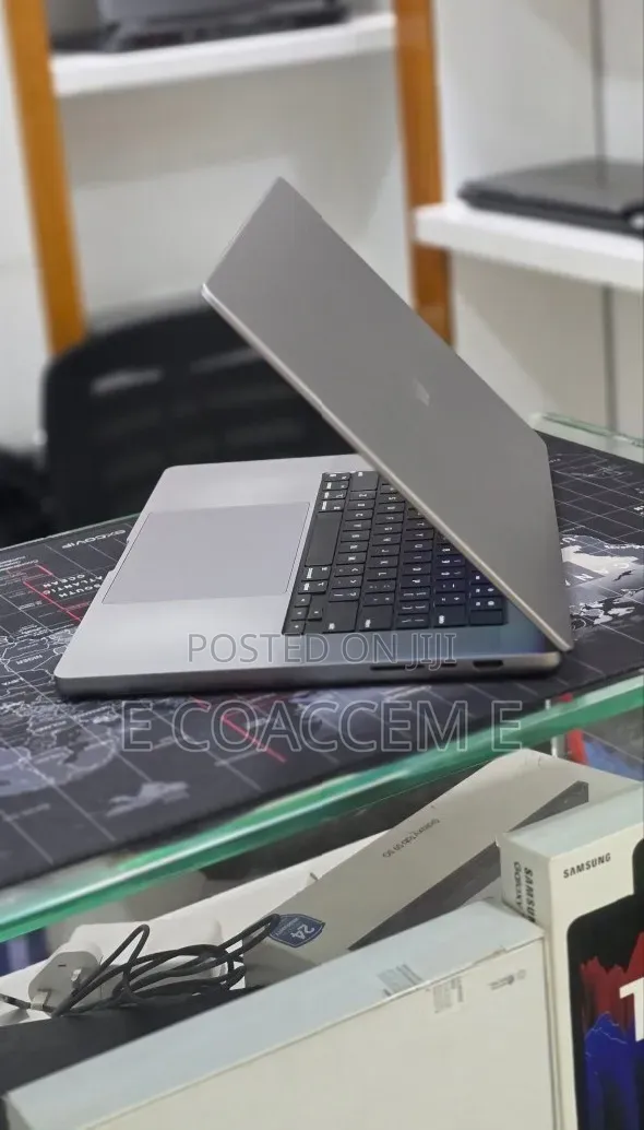 New Laptop Apple MacBook Pro 2021 M1 Max 64GB Apple M1 SSD 1T