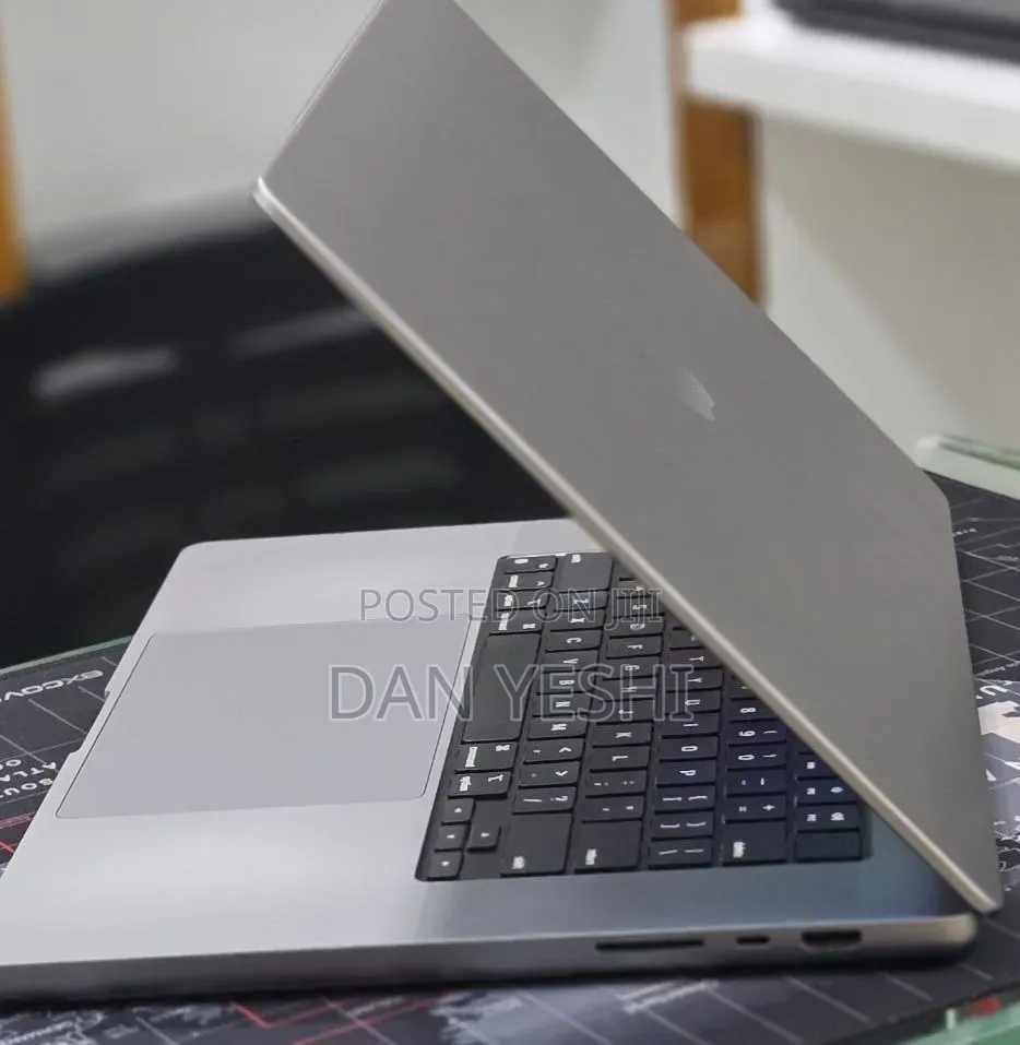 New Laptop Apple MacBook Pro 64GB Apple M1 Max SSD 1T