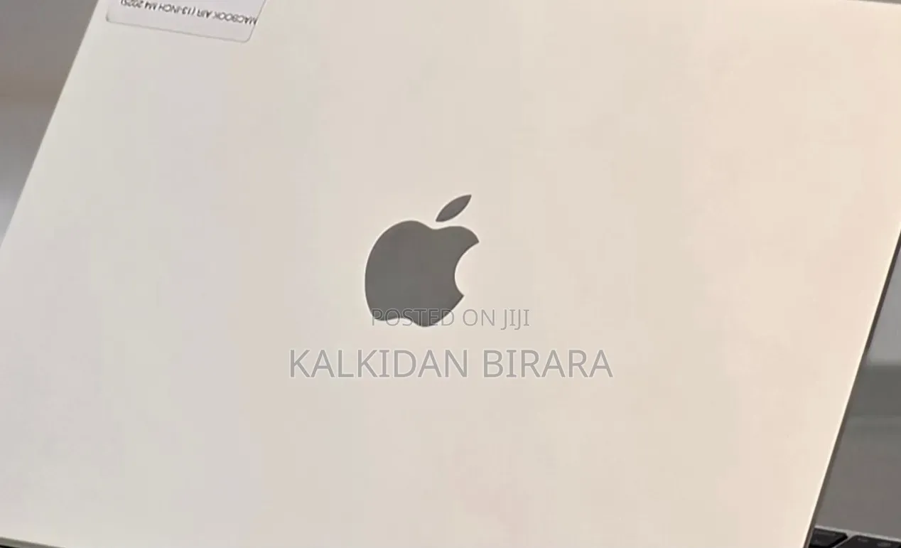 New Laptop Apple MacBook Air 2025 M4 16GB Intel Core i7 SSD 256GB