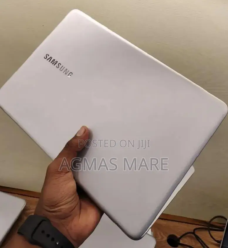 New Laptop Samsung 8GB Intel Core i5 SSD 256GB