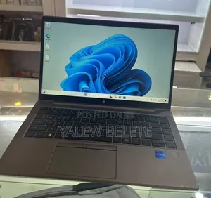 New Laptop HP ZBook Firefly G8 16GB Intel Core i5 SSD 512GB