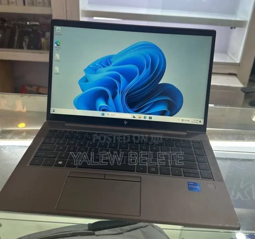 New Laptop HP ZBook Firefly G8 16GB Intel Core i5 SSD 512GB